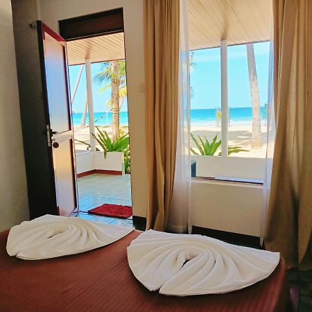 French Garden Pragash Beach Hotel 트링코말리 외부 사진