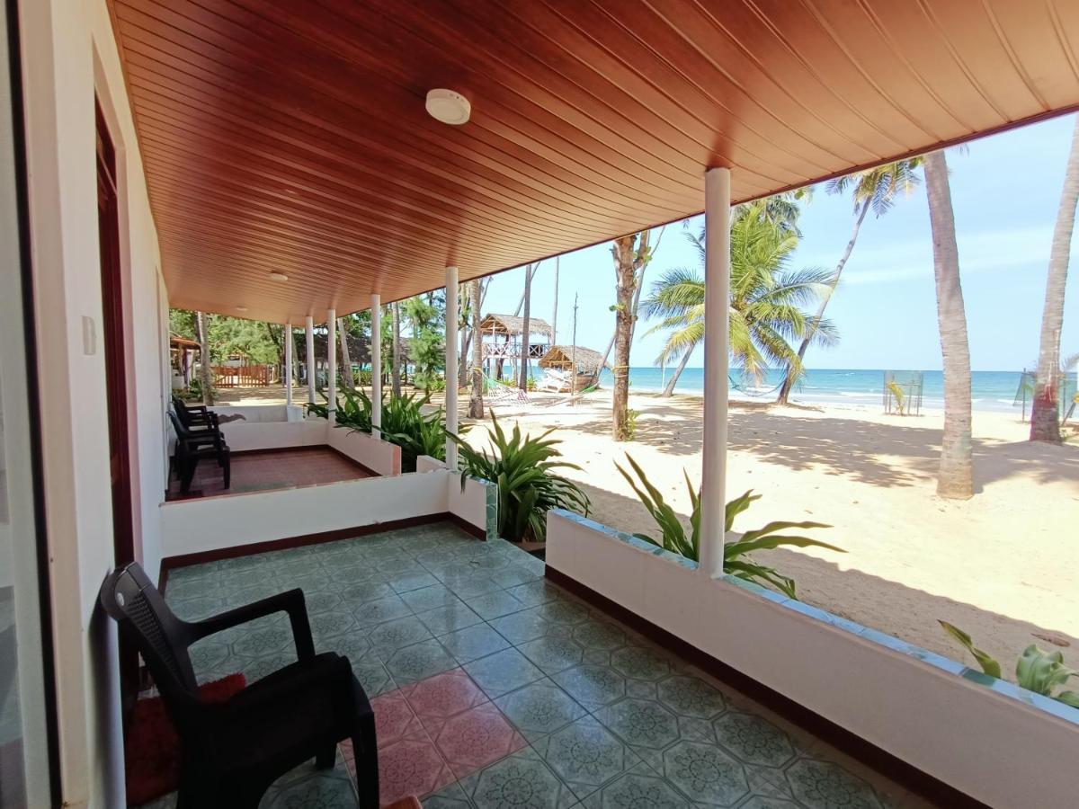 French Garden Pragash Beach Hotel 트링코말리 외부 사진