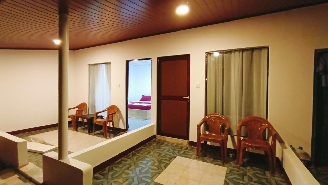 French Garden Pragash Beach Hotel 트링코말리 외부 사진