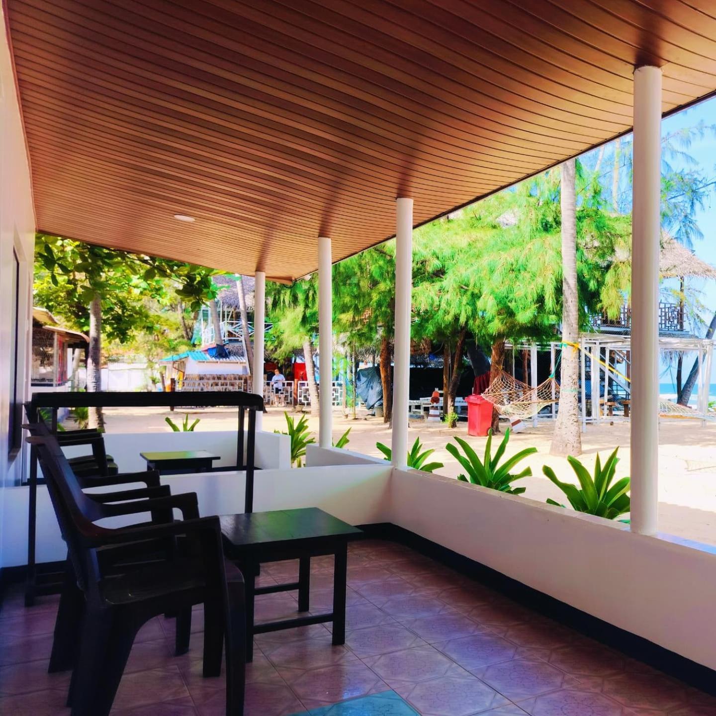 French Garden Pragash Beach Hotel 트링코말리 외부 사진