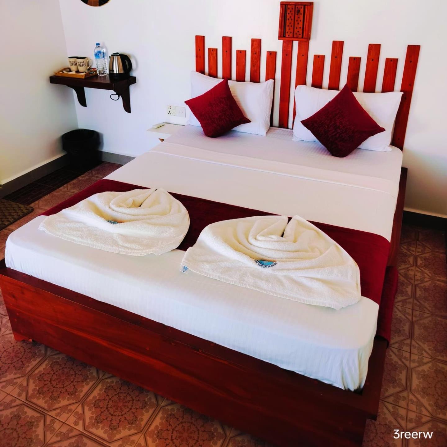 French Garden Pragash Beach Hotel 트링코말리 외부 사진