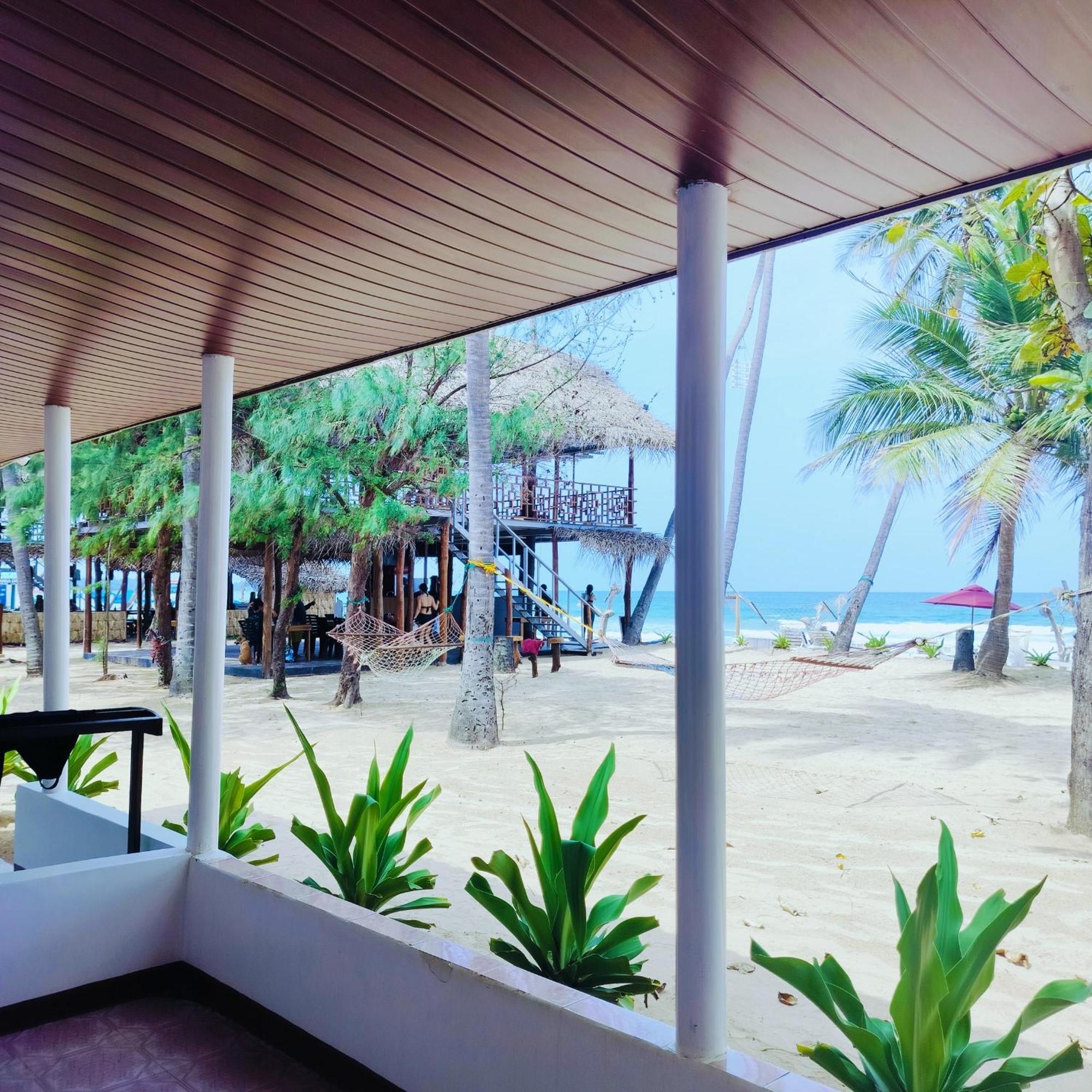 French Garden Pragash Beach Hotel 트링코말리 외부 사진